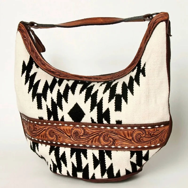 Hobo Bag In White/brown