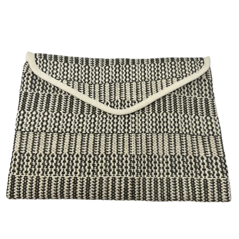 Clutch By A.N.D., Size: Medium